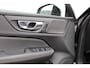 Volvo V60 T8 Plug-in hybrid AWD Ultra Dark | Panoramadak | Trekhaak | Premium audio by Harman Kardon | Head-up display | 360 graden camera | Verwarmbare voorstoelen en stuurwiel | Elektrisch verstelbare stoelen met geheugen |