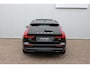Volvo V60 T8 Plug-in hybrid AWD Ultra Dark | Panoramadak | Trekhaak | Premium audio by Harman Kardon | Head-up display | 360 graden camera | Verwarmbare voorstoelen en stuurwiel | Elektrisch verstelbare stoelen met geheugen |