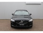Volvo V60 T8 Plug-in hybrid AWD Ultra Dark | Panoramadak | Trekhaak | Premium audio by Harman Kardon | Head-up display | 360 graden camera | Verwarmbare voorstoelen en stuurwiel | Elektrisch verstelbare stoelen met geheugen |