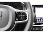 Volvo V60 T8 Plug-in hybrid AWD Ultra Dark | Panoramadak | Trekhaak | Premium audio by Harman Kardon | Head-up display | 360 graden camera | Verwarmbare voorstoelen en stuurwiel | Elektrisch verstelbare stoelen met geheugen |