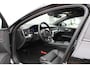 Volvo V60 T8 Plug-in hybrid AWD Ultra Dark | Panoramadak | Trekhaak | Premium audio by Harman Kardon | Head-up display | 360 graden camera | Verwarmbare voorstoelen en stuurwiel | Elektrisch verstelbare stoelen met geheugen |