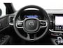 Volvo V60 T8 Plug-in hybrid AWD Ultra Dark | Panoramadak | Trekhaak | Premium audio by Harman Kardon | Head-up display | 360 graden camera | Verwarmbare voorstoelen en stuurwiel | Elektrisch verstelbare stoelen met geheugen |