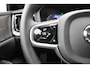 Volvo V60 T8 Plug-in hybrid AWD Ultra Dark | Panoramadak | Trekhaak | Premium audio by Harman Kardon | Head-up display | 360 graden camera | Verwarmbare voorstoelen en stuurwiel | Elektrisch verstelbare stoelen met geheugen |