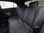 Mercedes-Benz A-klasse 200 AMG Sport 163Pk Automaat (PANORAMADAK, APPLE CARPLAY, GROOT NAVI, SFEERVERLICHTING, CAMERA, SPORTSTOELEN, LEDER, GETINT GLAS, STOELVERWARMING, NIEUWSTAAT)