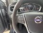 Volvo V60 2.0 T4 Nordic+ / Luxury / NL-Auto / Dealer-Onderhouden / Vol-Leder / Schuif-Kanteldak / Standkachel / Xenon / Elektr.-Stoelen met Geheugen / Radio-Bluetooth / Navi / Camera / Stoelverwarming / ELKTR-Pakket / Trekhaak / PDC V+A / 17'' LMV / All-Season / ENZ.