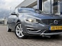 Volvo V60 2.0 T4 Nordic+ / Luxury / NL-Auto / Dealer-Onderhouden / Vol-Leder / Schuif-Kanteldak / Standkachel / Xenon / Elektr.-Stoelen met Geheugen / Radio-Bluetooth / Navi / Camera / Stoelverwarming / ELKTR-Pakket / Trekhaak / PDC V+A / 17'' LMV / All-Season / ENZ.
