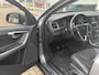 Volvo V60 2.0 T4 Nordic+ / Luxury / NL-Auto / Dealer-Onderhouden / Vol-Leder / Schuif-Kanteldak / Standkachel / Xenon / Elektr.-Stoelen met Geheugen / Radio-Bluetooth / Navi / Camera / Stoelverwarming / ELKTR-Pakket / Trekhaak / PDC V+A / 17'' LMV / All-Season / ENZ.