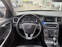 Volvo V60 2.0 T4 Nordic+ / Luxury / NL-Auto / Dealer-Onderhouden / Vol-Leder / Schuif-Kanteldak / Standkachel / Xenon / Elektr.-Stoelen met Geheugen / Radio-Bluetooth / Navi / Camera / Stoelverwarming / ELKTR-Pakket / Trekhaak / PDC V+A / 17'' LMV / All-Season / ENZ.