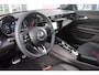 Alfa Romeo Junior 1.2 145PK AUTOMAAT Hybrid IBRIDA TI | PACK TECH LITE: (LED MATRIX KOPLAMPEN, DODEHOEK DETECTIE, ELEKTRISCH BEDIENBARE ACHTERKLEP, KEYLESS ENTRY, ACHTERUITRIJ CAMERA, PARKEERSENSOREN VOOR ACHTER EN ZIJKANT, DRAADLOZE TELEFOONLADER, LANE ASSIST, ADAPTIVE CRUISE CONTROL) | PACK TI: (ELEKTRISCH BEDIENBARE BESTUUDERSSTOEL, VERKEERSBORDEN WEERGAVE, GETINTE ACHTERRUITEN, SFEER VERLICHTING, GLANZEND ZWARTE BODYKIT, 10,25" TOUCHSCREEN, LEDEREN STUURWIEL, VERSTELBARE KOFFERVLOER OP 3 NIVEAUS) | 18" LICHTMETALEN VELGEN "FORI" | BRERA RED MET ZWART DAK | DRAADLOZE APPLE CARPLAY/ANDROID AUTO | NAVIGATIE | MASSAGE FUNCTIE OP DE BESTUURDERSSTOEL | STOEL VERWARMING |