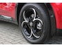 Alfa Romeo Junior 1.2 145PK AUTOMAAT Hybrid IBRIDA TI | PACK TECH LITE: (LED MATRIX KOPLAMPEN, DODEHOEK DETECTIE, ELEKTRISCH BEDIENBARE ACHTERKLEP, KEYLESS ENTRY, ACHTERUITRIJ CAMERA, PARKEERSENSOREN VOOR ACHTER EN ZIJKANT, DRAADLOZE TELEFOONLADER, LANE ASSIST, ADAPTIVE CRUISE CONTROL) | PACK TI: (ELEKTRISCH BEDIENBARE BESTUUDERSSTOEL, VERKEERSBORDEN WEERGAVE, GETINTE ACHTERRUITEN, SFEER VERLICHTING, GLANZEND ZWARTE BODYKIT, 10,25" TOUCHSCREEN, LEDEREN STUURWIEL, VERSTELBARE KOFFERVLOER OP 3 NIVEAUS) | 18" LICHTMETALEN VELGEN "FORI" | BRERA RED MET ZWART DAK | DRAADLOZE APPLE CARPLAY/ANDROID AUTO | NAVIGATIE | MASSAGE FUNCTIE OP DE BESTUURDERSSTOEL | STOEL VERWARMING |