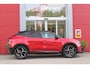 Alfa Romeo Junior 1.2 145PK AUTOMAAT Hybrid IBRIDA TI | PACK TECH LITE: (LED MATRIX KOPLAMPEN, DODEHOEK DETECTIE, ELEKTRISCH BEDIENBARE ACHTERKLEP, KEYLESS ENTRY, ACHTERUITRIJ CAMERA, PARKEERSENSOREN VOOR ACHTER EN ZIJKANT, DRAADLOZE TELEFOONLADER, LANE ASSIST, ADAPTIVE CRUISE CONTROL) | PACK TI: (ELEKTRISCH BEDIENBARE BESTUUDERSSTOEL, VERKEERSBORDEN WEERGAVE, GETINTE ACHTERRUITEN, SFEER VERLICHTING, GLANZEND ZWARTE BODYKIT, 10,25" TOUCHSCREEN, LEDEREN STUURWIEL, VERSTELBARE KOFFERVLOER OP 3 NIVEAUS) | 18" LICHTMETALEN VELGEN "FORI" | BRERA RED MET ZWART DAK | DRAADLOZE APPLE CARPLAY/ANDROID AUTO | NAVIGATIE | MASSAGE FUNCTIE OP DE BESTUURDERSSTOEL | STOEL VERWARMING |