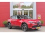 Alfa Romeo Junior 1.2 145PK AUTOMAAT Hybrid IBRIDA TI | PACK TECH LITE: (LED MATRIX KOPLAMPEN, DODEHOEK DETECTIE, ELEKTRISCH BEDIENBARE ACHTERKLEP, KEYLESS ENTRY, ACHTERUITRIJ CAMERA, PARKEERSENSOREN VOOR ACHTER EN ZIJKANT, DRAADLOZE TELEFOONLADER, LANE ASSIST, ADAPTIVE CRUISE CONTROL) | PACK TI: (ELEKTRISCH BEDIENBARE BESTUUDERSSTOEL, VERKEERSBORDEN WEERGAVE, GETINTE ACHTERRUITEN, SFEER VERLICHTING, GLANZEND ZWARTE BODYKIT, 10,25" TOUCHSCREEN, LEDEREN STUURWIEL, VERSTELBARE KOFFERVLOER OP 3 NIVEAUS) | 18" LICHTMETALEN VELGEN "FORI" | BRERA RED MET ZWART DAK | DRAADLOZE APPLE CARPLAY/ANDROID AUTO | NAVIGATIE | MASSAGE FUNCTIE OP DE BESTUURDERSSTOEL | STOEL VERWARMING |