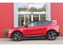 Alfa Romeo Junior 1.2 145PK AUTOMAAT Hybrid IBRIDA TI | PACK TECH LITE: (LED MATRIX KOPLAMPEN, DODEHOEK DETECTIE, ELEKTRISCH BEDIENBARE ACHTERKLEP, KEYLESS ENTRY, ACHTERUITRIJ CAMERA, PARKEERSENSOREN VOOR ACHTER EN ZIJKANT, DRAADLOZE TELEFOONLADER, LANE ASSIST, ADAPTIVE CRUISE CONTROL) | PACK TI: (ELEKTRISCH BEDIENBARE BESTUUDERSSTOEL, VERKEERSBORDEN WEERGAVE, GETINTE ACHTERRUITEN, SFEER VERLICHTING, GLANZEND ZWARTE BODYKIT, 10,25" TOUCHSCREEN, LEDEREN STUURWIEL, VERSTELBARE KOFFERVLOER OP 3 NIVEAUS) | 18" LICHTMETALEN VELGEN "FORI" | BRERA RED MET ZWART DAK | DRAADLOZE APPLE CARPLAY/ANDROID AUTO | NAVIGATIE | MASSAGE FUNCTIE OP DE BESTUURDERSSTOEL | STOEL VERWARMING |