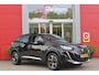 Peugeot 2008 1.2 100PK ALLURE PACK | AFNEEMBARE TREKHAAK | NAVIGATIE | STOEL VERWARMING | ALL SEASON BANDEN | DAB+ RADIO | APPLE CARPLAY/ANDROID AUTO | CLIMATE CONTROL | ADAPTIVE CRUISE CONTROL | GRIPP CONTROL | ACHTERUITRIJ CAMERA | KEYLESS ENTRY/START | LED KOPLAMPEN | LICHTMETALEN VELGEN 17" |