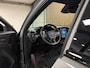 Volvo EX40 Single Motor Extended Range Ultra 82 kWh | 99% SoH | Schuifdak | 360° Camera | Harman Kardon | Adaptieve Cruise Control | Bestuurdersstoel elektrisch geheugen | Stoel en Stuurwielverwarming | 19 Inch | Passagiersstoel elektrisch | Microtech / alcantara bekleding met wit stiksel en bies | Zitting verlenging voorstoelen | Pilot Assist | BLIS Dode Hoek Detectie | Warmtepomp | Google Infotainment | Keyless Drive | Verlichtingspack 2 | Privacy Glass | Parkeersensoren voor+achter | Elektrisch bedienbare achterklep | Draadloos telefoon opladen | DAB Radio | Apple Carplay/Android Auto | Volvo On Call met mobiele App functie | Thunder Grey Metallic |