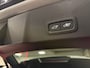Volvo EX40 Single Motor Extended Range Ultra 82 kWh | 99% SoH | Schuifdak | 360° Camera | Harman Kardon | Adaptieve Cruise Control | Bestuurdersstoel elektrisch geheugen | Stoel en Stuurwielverwarming | 19 Inch | Passagiersstoel elektrisch | Microtech / alcantara bekleding met wit stiksel en bies | Zitting verlenging voorstoelen | Pilot Assist | BLIS Dode Hoek Detectie | Warmtepomp | Google Infotainment | Keyless Drive | Verlichtingspack 2 | Privacy Glass | Parkeersensoren voor+achter | Elektrisch bedienbare achterklep | Draadloos telefoon opladen | DAB Radio | Apple Carplay/Android Auto | Volvo On Call met mobiele App functie | Thunder Grey Metallic |