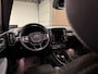 Volvo EX40 Single Motor Extended Range Ultra 82 kWh | 99% SoH | Schuifdak | 360° Camera | Harman Kardon | Adaptieve Cruise Control | Bestuurdersstoel elektrisch geheugen | Stoel en Stuurwielverwarming | 19 Inch | Passagiersstoel elektrisch | Microtech / alcantara bekleding met wit stiksel en bies | Zitting verlenging voorstoelen | Pilot Assist | BLIS Dode Hoek Detectie | Warmtepomp | Google Infotainment | Keyless Drive | Verlichtingspack 2 | Privacy Glass | Parkeersensoren voor+achter | Elektrisch bedienbare achterklep | Draadloos telefoon opladen | DAB Radio | Apple Carplay/Android Auto | Volvo On Call met mobiele App functie | Thunder Grey Metallic |