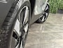 Volvo EX40 Single Motor Extended Range Ultra 82 kWh | 99% SoH | Schuifdak | 360° Camera | Harman Kardon | Adaptieve Cruise Control | Bestuurdersstoel elektrisch geheugen | Stoel en Stuurwielverwarming | 19 Inch | Passagiersstoel elektrisch | Microtech / alcantara bekleding met wit stiksel en bies | Zitting verlenging voorstoelen | Pilot Assist | BLIS Dode Hoek Detectie | Warmtepomp | Google Infotainment | Keyless Drive | Verlichtingspack 2 | Privacy Glass | Parkeersensoren voor+achter | Elektrisch bedienbare achterklep | Draadloos telefoon opladen | DAB Radio | Apple Carplay/Android Auto | Volvo On Call met mobiele App functie | Thunder Grey Metallic |