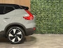 Volvo EX40 Single Motor Extended Range Ultra 82 kWh | 99% SoH | Schuifdak | 360° Camera | Harman Kardon | Adaptieve Cruise Control | Bestuurdersstoel elektrisch geheugen | Stoel en Stuurwielverwarming | 19 Inch | Passagiersstoel elektrisch | Microtech / alcantara bekleding met wit stiksel en bies | Zitting verlenging voorstoelen | Pilot Assist | BLIS Dode Hoek Detectie | Warmtepomp | Google Infotainment | Keyless Drive | Verlichtingspack 2 | Privacy Glass | Parkeersensoren voor+achter | Elektrisch bedienbare achterklep | Draadloos telefoon opladen | DAB Radio | Apple Carplay/Android Auto | Volvo On Call met mobiele App functie | Thunder Grey Metallic |