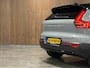 Volvo EX40 Single Motor Extended Range Ultra 82 kWh | 99% SoH | Schuifdak | 360° Camera | Harman Kardon | Adaptieve Cruise Control | Bestuurdersstoel elektrisch geheugen | Stoel en Stuurwielverwarming | 19 Inch | Passagiersstoel elektrisch | Microtech / alcantara bekleding met wit stiksel en bies | Zitting verlenging voorstoelen | Pilot Assist | BLIS Dode Hoek Detectie | Warmtepomp | Google Infotainment | Keyless Drive | Verlichtingspack 2 | Privacy Glass | Parkeersensoren voor+achter | Elektrisch bedienbare achterklep | Draadloos telefoon opladen | DAB Radio | Apple Carplay/Android Auto | Volvo On Call met mobiele App functie | Thunder Grey Metallic |