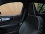 Volvo EX40 Single Motor Extended Range Ultra 82 kWh | 99% SoH | Schuifdak | 360° Camera | Harman Kardon | Adaptieve Cruise Control | Bestuurdersstoel elektrisch geheugen | Stoel en Stuurwielverwarming | 19 Inch | Passagiersstoel elektrisch | Microtech / alcantara bekleding met wit stiksel en bies | Zitting verlenging voorstoelen | Pilot Assist | BLIS Dode Hoek Detectie | Warmtepomp | Google Infotainment | Keyless Drive | Verlichtingspack 2 | Privacy Glass | Parkeersensoren voor+achter | Elektrisch bedienbare achterklep | Draadloos telefoon opladen | DAB Radio | Apple Carplay/Android Auto | Volvo On Call met mobiele App functie | Thunder Grey Metallic |