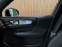 Volvo EX40 Single Motor Extended Range Ultra 82 kWh | 99% SoH | Schuifdak | 360° Camera | Harman Kardon | Adaptieve Cruise Control | Bestuurdersstoel elektrisch geheugen | Stoel en Stuurwielverwarming | 19 Inch | Passagiersstoel elektrisch | Microtech / alcantara bekleding met wit stiksel en bies | Zitting verlenging voorstoelen | Pilot Assist | BLIS Dode Hoek Detectie | Warmtepomp | Google Infotainment | Keyless Drive | Verlichtingspack 2 | Privacy Glass | Parkeersensoren voor+achter | Elektrisch bedienbare achterklep | Draadloos telefoon opladen | DAB Radio | Apple Carplay/Android Auto | Volvo On Call met mobiele App functie | Thunder Grey Metallic |