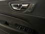 Volvo XC60 T8 AWD Recharge R-Design | Trekhaak | Parkeercamera | Schuifdak | Cruise Control | Stoelverwarming | Stuurwielverwarming | Schuifdak | Full LED Meesturende koplampen | Pilot Assist | BLIS Dode Hoek Detectie | Gelamineerde zijruiten | Elektrische bestuurdersstoel met geheugen | R-Design Contour stoelen met wit stiksel en bies | Zitting verlenging voorstoelen | 19 Inch | Keyless Drive | Elektrisch bedienbare achterklep | DAB Radio | Apple Carplay/Android Auto | Volvo On Call met mobiele App functie | Pine Grey Metallic |
