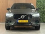 Volvo XC60 T8 AWD Recharge R-Design | Trekhaak | Parkeercamera | Schuifdak | Cruise Control | Stoelverwarming | Stuurwielverwarming | Schuifdak | Full LED Meesturende koplampen | Pilot Assist | BLIS Dode Hoek Detectie | Gelamineerde zijruiten | Elektrische bestuurdersstoel met geheugen | R-Design Contour stoelen met wit stiksel en bies | Zitting verlenging voorstoelen | 19 Inch | Keyless Drive | Elektrisch bedienbare achterklep | DAB Radio | Apple Carplay/Android Auto | Volvo On Call met mobiele App functie | Pine Grey Metallic |