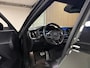 Volvo XC60 T8 AWD Recharge R-Design | Trekhaak | Parkeercamera | Schuifdak | Cruise Control | Stoelverwarming | Stuurwielverwarming | Schuifdak | Full LED Meesturende koplampen | Pilot Assist | BLIS Dode Hoek Detectie | Gelamineerde zijruiten | Elektrische bestuurdersstoel met geheugen | R-Design Contour stoelen met wit stiksel en bies | Zitting verlenging voorstoelen | 19 Inch | Keyless Drive | Elektrisch bedienbare achterklep | DAB Radio | Apple Carplay/Android Auto | Volvo On Call met mobiele App functie | Pine Grey Metallic |