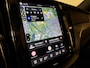 Volvo XC60 T6 AWD Recharge Plus Dark | Harman Kardon | Schuifdak | 360° Camera | Adaptieve Cruise Control | Stoelverwarming voor+achter | Stuurwielverwarming | Full LED Meesturende koplampen | Pilot Assist | BLIS Dode Hoek Detectie | Elektrische voorstoelen geheugen | R-Design Contour stoelen met wit stiksel en bies | Zitting verlenging voorstoelen | Lederen dashboard | 19 Inch | Google Infotainment | Keyless Drive | Elektrisch bedienbare achterklep | DAB Radio | Apple Carplay/Android Auto | Draadloos telefoon opladen | Volvo On Call met mobiele App functie | Platinum Grey Metallic |