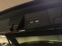 Volvo XC60 T6 AWD Recharge Plus Dark | Harman Kardon | Schuifdak | 360° Camera | Adaptieve Cruise Control | Stoelverwarming voor+achter | Stuurwielverwarming | Full LED Meesturende koplampen | Pilot Assist | BLIS Dode Hoek Detectie | Elektrische voorstoelen geheugen | R-Design Contour stoelen met wit stiksel en bies | Zitting verlenging voorstoelen | Lederen dashboard | 19 Inch | Google Infotainment | Keyless Drive | Elektrisch bedienbare achterklep | DAB Radio | Apple Carplay/Android Auto | Draadloos telefoon opladen | Volvo On Call met mobiele App functie | Platinum Grey Metallic |
