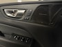 Volvo XC60 T6 AWD Recharge Plus Dark | Harman Kardon | Schuifdak | 360° Camera | Adaptieve Cruise Control | Stoelverwarming voor+achter | Stuurwielverwarming | Full LED Meesturende koplampen | Pilot Assist | BLIS Dode Hoek Detectie | Elektrische voorstoelen geheugen | R-Design Contour stoelen met wit stiksel en bies | Zitting verlenging voorstoelen | Lederen dashboard | 19 Inch | Google Infotainment | Keyless Drive | Elektrisch bedienbare achterklep | DAB Radio | Apple Carplay/Android Auto | Draadloos telefoon opladen | Volvo On Call met mobiele App functie | Platinum Grey Metallic |