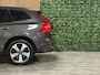 Volvo XC60 T6 AWD Recharge Plus Dark | Harman Kardon | Schuifdak | 360° Camera | Adaptieve Cruise Control | Stoelverwarming voor+achter | Stuurwielverwarming | Full LED Meesturende koplampen | Pilot Assist | BLIS Dode Hoek Detectie | Elektrische voorstoelen geheugen | R-Design Contour stoelen met wit stiksel en bies | Zitting verlenging voorstoelen | Lederen dashboard | 19 Inch | Google Infotainment | Keyless Drive | Elektrisch bedienbare achterklep | DAB Radio | Apple Carplay/Android Auto | Draadloos telefoon opladen | Volvo On Call met mobiele App functie | Platinum Grey Metallic |