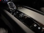 Volvo XC60 T6 AWD Recharge Plus Dark | Harman Kardon | Schuifdak | 360° Camera | Adaptieve Cruise Control | Stoelverwarming voor+achter | Stuurwielverwarming | Full LED Meesturende koplampen | Pilot Assist | BLIS Dode Hoek Detectie | Elektrische voorstoelen geheugen | R-Design Contour stoelen met wit stiksel en bies | Zitting verlenging voorstoelen | Lederen dashboard | 19 Inch | Google Infotainment | Keyless Drive | Elektrisch bedienbare achterklep | DAB Radio | Apple Carplay/Android Auto | Draadloos telefoon opladen | Volvo On Call met mobiele App functie | Platinum Grey Metallic |