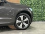 Volvo XC60 T6 AWD Recharge Plus Dark | Harman Kardon | Schuifdak | 360° Camera | Adaptieve Cruise Control | Stoelverwarming voor+achter | Stuurwielverwarming | Full LED Meesturende koplampen | Pilot Assist | BLIS Dode Hoek Detectie | Elektrische voorstoelen geheugen | R-Design Contour stoelen met wit stiksel en bies | Zitting verlenging voorstoelen | Lederen dashboard | 19 Inch | Google Infotainment | Keyless Drive | Elektrisch bedienbare achterklep | DAB Radio | Apple Carplay/Android Auto | Draadloos telefoon opladen | Volvo On Call met mobiele App functie | Platinum Grey Metallic |