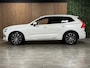 Volvo XC60 T8 AWD Recharge Inscription | Luchtvering | Trekhaak | Crystal White | Harman Kardon | Adaptieve Cruise Control | Standkachel met Volvo On Call App | Parkeercamera | Pilot Assist | BLIS Dode Hoek Detectie | Stoelverwarming | Full LED meesturende koplampen | Bestuurdersstoel elektrisch geheugen | Contour stoelen | Zitting verlenging voorstoelen | Lederen Dashboard | Schuifdak | 19 Inch | Keyless Drive | Parkeersensoren voor+achter | Privacy Glass | Elektrisch bedienbare achterklep | DAB Radio | Apple Carplay/Android Auto | Crystal White Metallic |