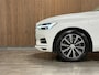 Volvo XC60 T8 AWD Recharge Inscription | Luchtvering | Trekhaak | Crystal White | Harman Kardon | Adaptieve Cruise Control | Standkachel met Volvo On Call App | Parkeercamera | Pilot Assist | BLIS Dode Hoek Detectie | Stoelverwarming | Full LED meesturende koplampen | Bestuurdersstoel elektrisch geheugen | Contour stoelen | Zitting verlenging voorstoelen | Lederen Dashboard | Schuifdak | 19 Inch | Keyless Drive | Parkeersensoren voor+achter | Privacy Glass | Elektrisch bedienbare achterklep | DAB Radio | Apple Carplay/Android Auto | Crystal White Metallic |