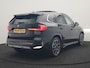 BMW iX1 xDrive30 X Line 67 kWh 313pk Dealer O.H. | Trekhaak Af Fabriek | Panodak | Head Up | Adaptive Cruise | 360 Camera | Harman / Kardon | Lederen Sportstoelen Massage & Memory | Keyless | Sfeerverlichting | Stoelen & Stuur Verwarmd | Apple Carplay | Widescreen Navi | DAB | 19"L.M |