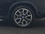 BMW iX1 xDrive30 X Line 67 kWh 313pk Dealer O.H. | Trekhaak Af Fabriek | Panodak | Head Up | Adaptive Cruise | 360 Camera | Harman / Kardon | Lederen Sportstoelen Massage & Memory | Keyless | Sfeerverlichting | Stoelen & Stuur Verwarmd | Apple Carplay | Widescreen Navi | DAB | 19"L.M |