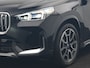 BMW iX1 xDrive30 X Line 67 kWh 313pk Dealer O.H. | Trekhaak Af Fabriek | Panodak | Head Up | Adaptive Cruise | 360 Camera | Harman / Kardon | Lederen Sportstoelen Massage & Memory | Keyless | Sfeerverlichting | Stoelen & Stuur Verwarmd | Apple Carplay | Widescreen Navi | DAB | 19"L.M |