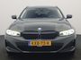 BMW 3-Serie Touring 320e Facelift PHEV Dealer O.H. | Dravitgrau metallic | Head Up | Camera | Widescreen Navi | Stoelverwarming | Apple Carplay | Blis | Adaptive LED | Park Assist | DAB | Plug In Hybrid |