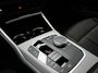 BMW 3-Serie Touring 320e Facelift PHEV Dealer O.H. | Dravitgrau metallic | Head Up | Camera | Widescreen Navi | Stoelverwarming | Apple Carplay | Blis | Adaptive LED | Park Assist | DAB | Plug In Hybrid |