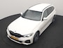 BMW 3-Serie Touring 320e xDrive M Sport PHEV Dealer O.H. | Camera | Alcantara Sportstoelen & Stuur Verwarmd | Sfeerverlichting | Keyless | Blis | Apple Carplay | Navigatie | DAB | 18"L.M | Plug In Hybrid |
