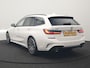 BMW 3-Serie Touring 320e xDrive M Sport PHEV Dealer O.H. | Camera | Alcantara Sportstoelen & Stuur Verwarmd | Sfeerverlichting | Keyless | Blis | Apple Carplay | Navigatie | DAB | 18"L.M | Plug In Hybrid |