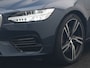 Volvo V90 T8 AWD R-Design PHEV 394pk Dealer O.H. | Trekhaak Af Fabriek | Four C Luchtvering | Panodak | Adaptive Cruise | Head Up | 360 Camera | Bowers & Wilkins | Lederen Sportstoelen Massage & Ventilatie & Memory | Stoelen & Stuur Verwarm Apple Carplay | Navigatie | DAB | 20"L.M | Plug In Hybrid |