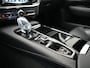 Volvo V90 T8 AWD Ultimate Bright LONG RANGE PHEV 350pk | Trekhaak Af Fabriek | Panodak | Adaptive Cruise | 360 Camera | Head Up | Lederen Sportstoelen Memory & Massage & Ventilatie | Bowers & Wilkins | Blis | Keyless | Stuur & Stoelen Verwarmd | Plug In Hybrid |