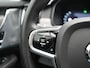 Volvo V90 T8 AWD Ultimate Bright LONG RANGE PHEV 350pk | Trekhaak Af Fabriek | Panodak | Adaptive Cruise | 360 Camera | Head Up | Lederen Sportstoelen Memory & Massage & Ventilatie | Bowers & Wilkins | Blis | Keyless | Stuur & Stoelen Verwarmd | Plug In Hybrid |