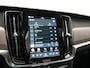 Volvo V90 T8 AWD Ultimate Bright LONG RANGE PHEV 350pk | Trekhaak Af Fabriek | Panodak | Adaptive Cruise | 360 Camera | Head Up | Lederen Sportstoelen Memory & Massage & Ventilatie | Bowers & Wilkins | Blis | Keyless | Stuur & Stoelen Verwarmd | Plug In Hybrid |