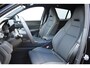 Lynk & Co 01 276PK Automaat More / Adaptive cruise control / Leren bekleding / Elektrisch verstelbare stoelen / Schuif- kanteldak / Stoel- en stuurverwarming / Parkeersensoren V+A / 360 Graden Camera / Elektrische achterklep / 20" lichtmetalen velgen