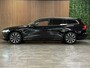 Volvo V60 T6 AWD Recharge Ultimate Bright Long Range | Schuifdak | Stoelventilatie | Head-Up Display | Harman Kardon | Stoelmassage | Adaptieve Cruise Control | Stoelverwarming voor+achter | Stuurwielverwarming | Full LED Meesturende koplampen | Pilot Assist | BLIS Dode Hoek Detectie | Elektrische voorstoelen geheugen | Nappa Lederen bekleding | Zitting verlenging voorstoelen | Lederen Dashboard | 18 Inch | Google Infotainment | Keyless Drive | Parkeersensoren voor+achter | Privacy Glass | Elektrisch bedienbare achterklep | DAB Radio | Apple Carplay/Android Auto | Volvo On Call met mobiele App functie | Onyx Black Metallic |